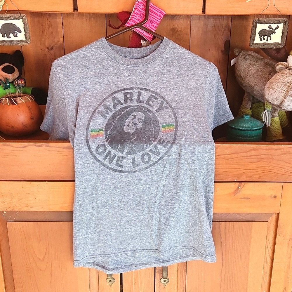 Marley One Love T shirt size small by Zion